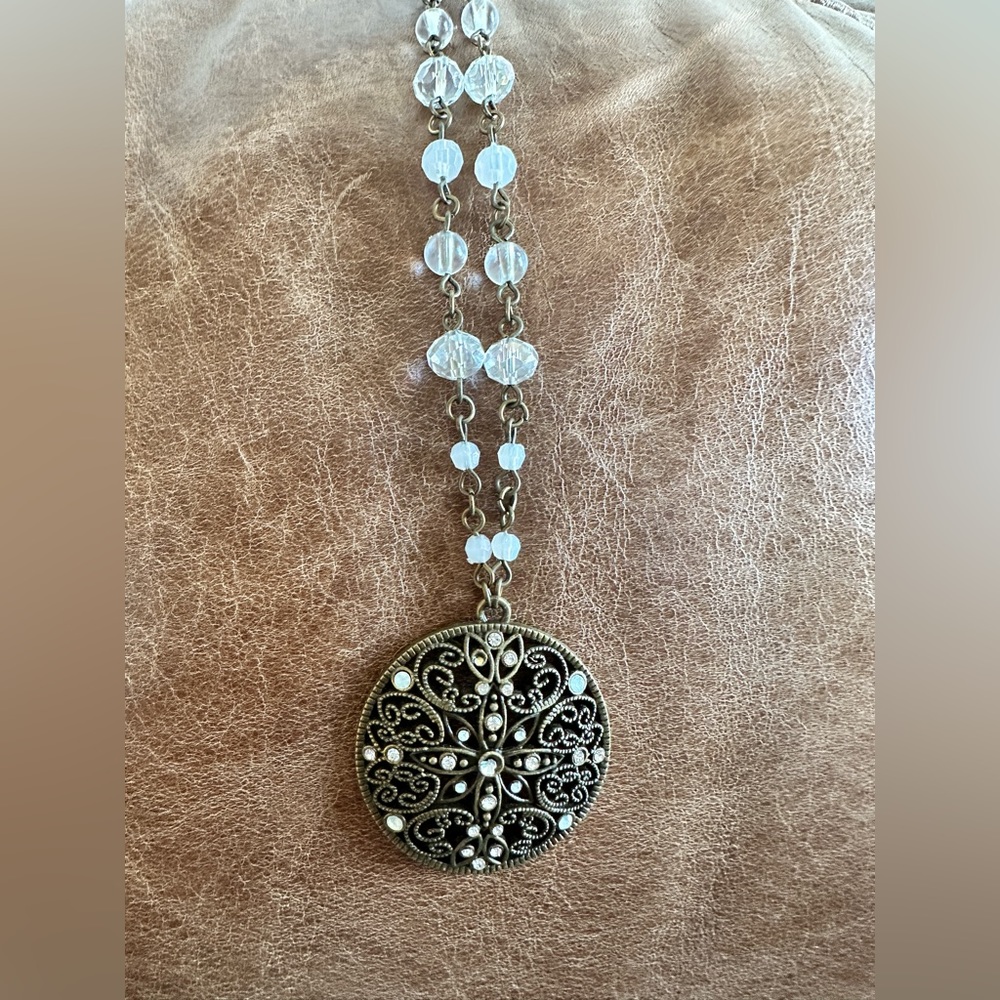 Paparazzi necklace-silver/rhinestone